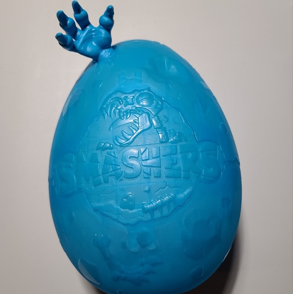 Zuru Smashers Dino Ice Age Surprise! Egg Holder, Eggs, and Figures - Picture 1 of 5